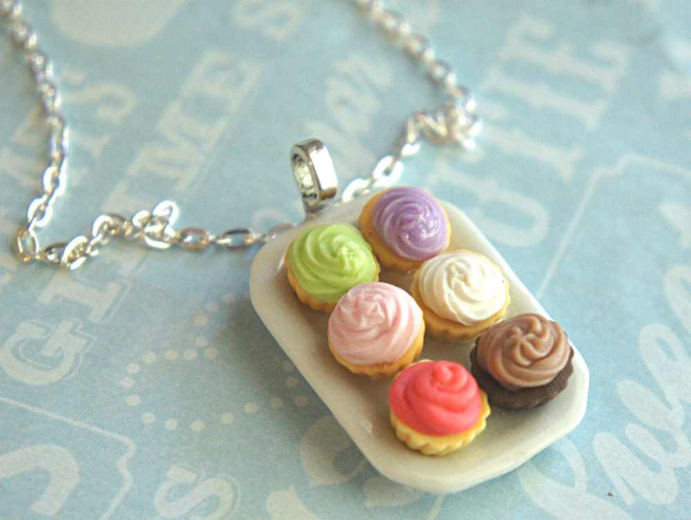 Cupcake Plate Necklace on Luulla